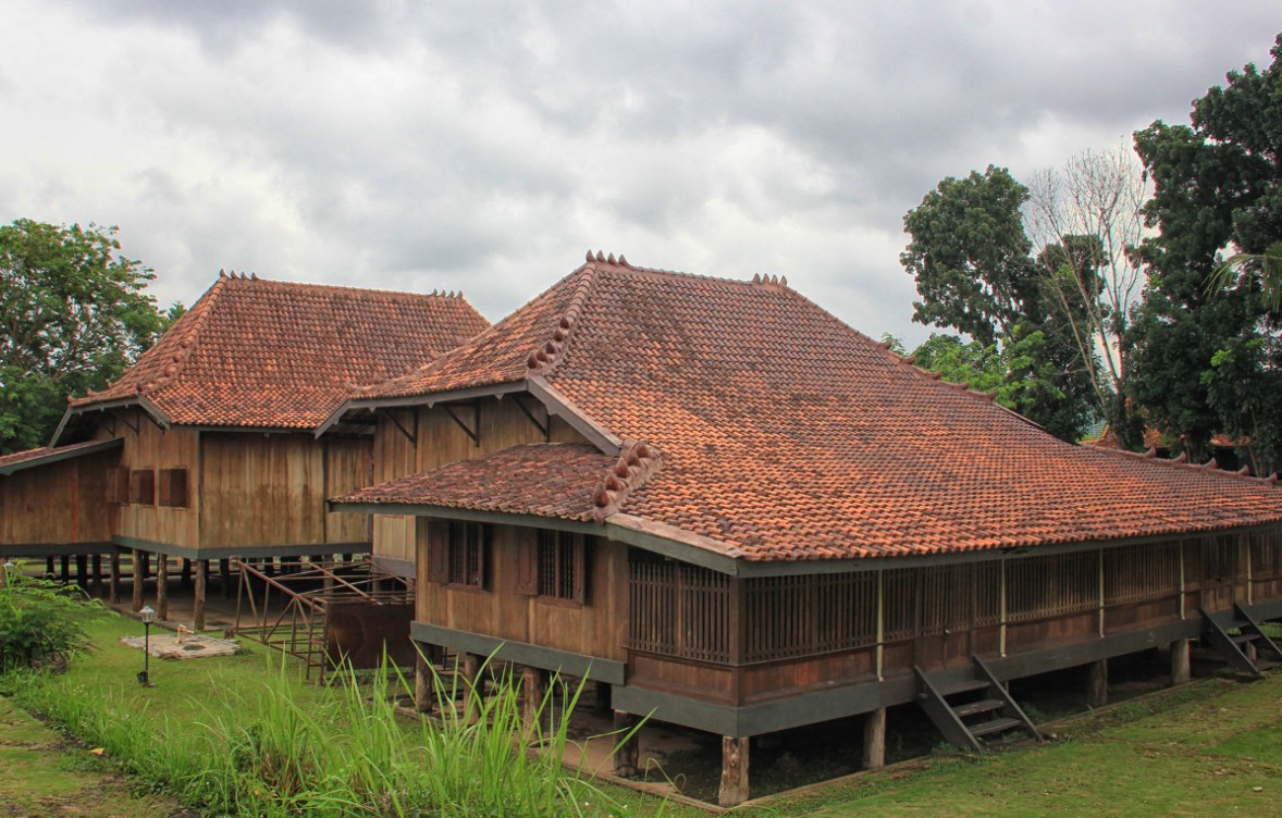 Rumah limas atau kawasan Sekanak masa kolonial